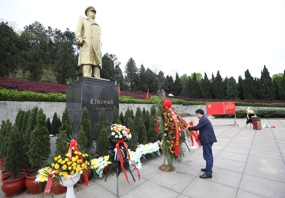 我校举行党史学习教育动员部署会暨党委理论学习中心组（扩大）第一次专题学习