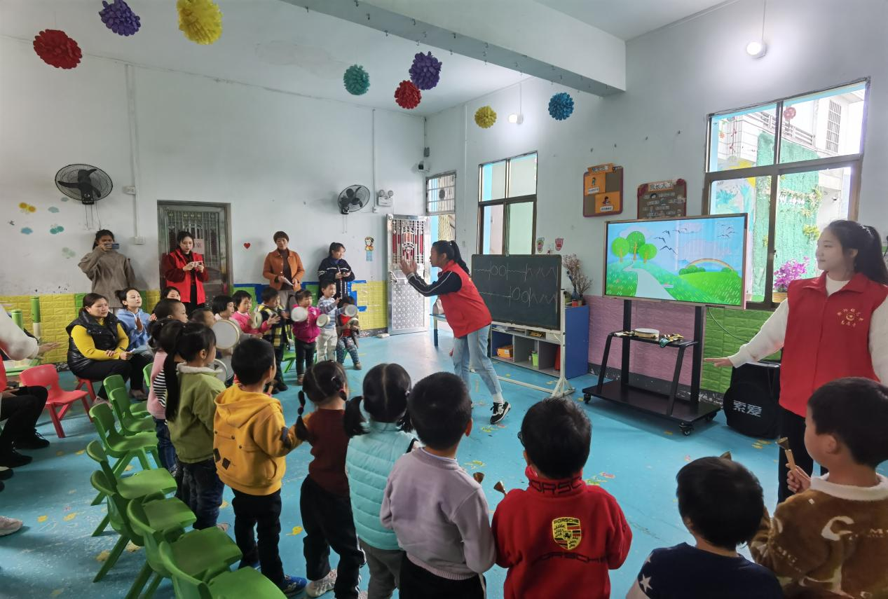 “我为乡村幼儿园办实事”             ——衡阳幼专学前教育学院师生为结对帮扶幼儿园送教送培到园